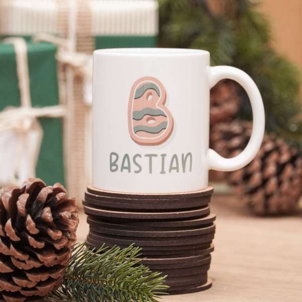 Personalisierte Tasse im Lebkuchendesign - ein tolles Weihnachtsgeschenk für Groß und Klein