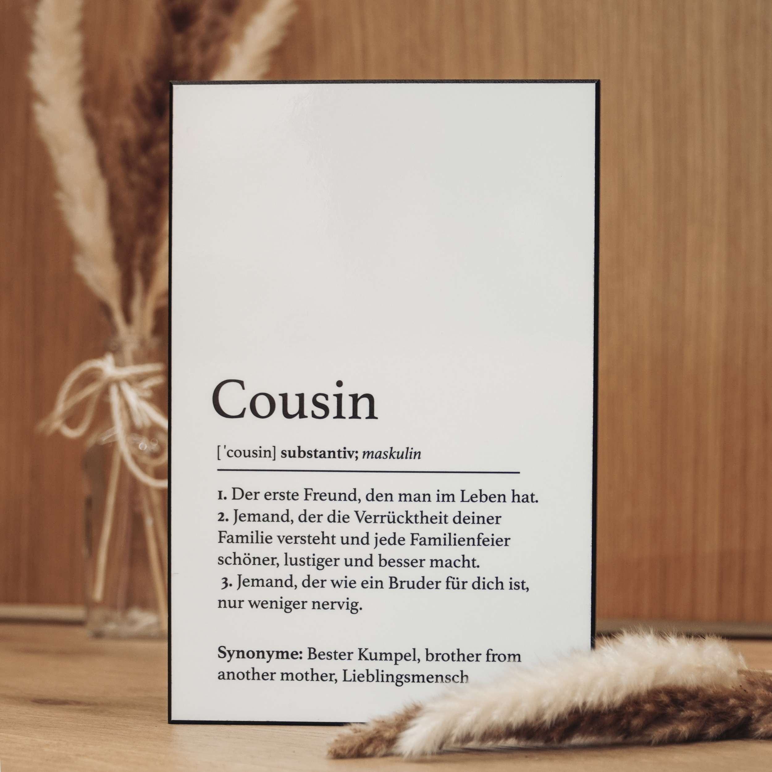 Handgefertigte Definitionstafel „Cousin“ aus erstklassigem Material – das ideale Geschenk für einen ganz besonderen Mann in deinem Leben.