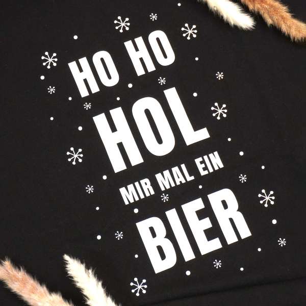 Verbreite festliche Freude mit unserem zauberhaften Weihnachtspullover mit der Aufschrift “Ho ho hol mir mal ein Bier”!