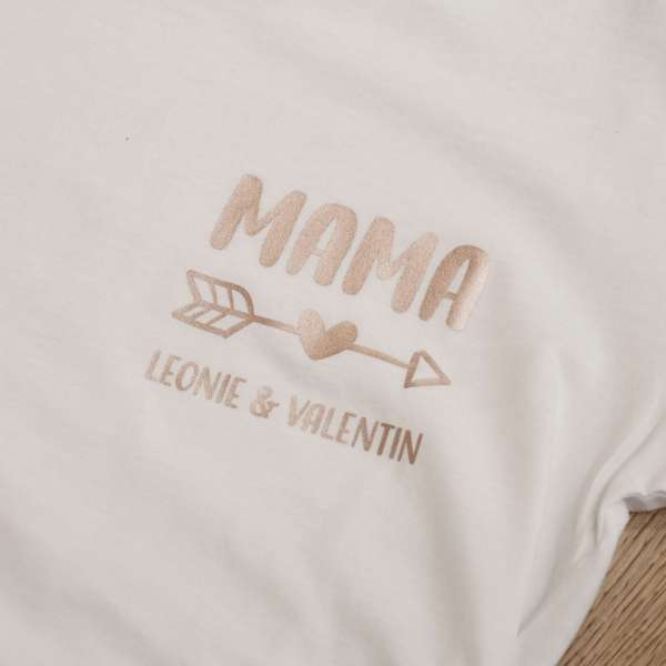 Unser T-Shirt "Mama" personalisiert mit den Namen der Kinder ist das perfekte Geschenk für jede Mama!