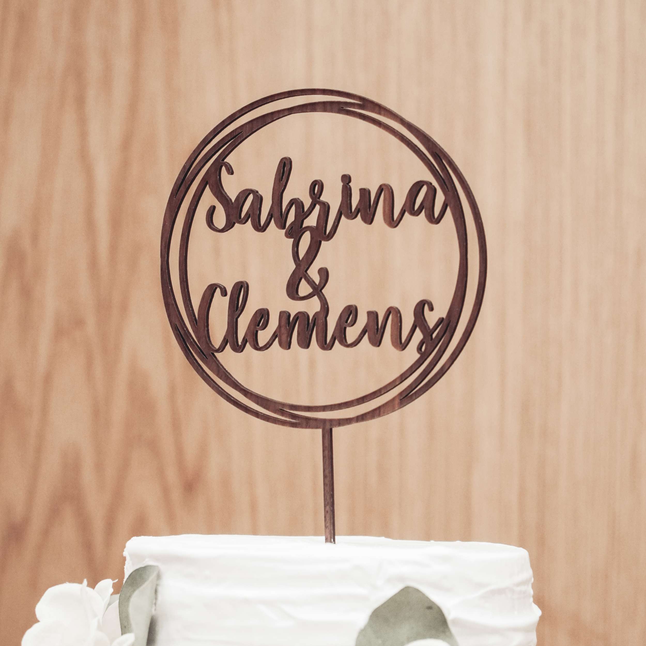 Entdecke unseren maßgeschneiderten Cake Topper für einen unvergleichlichen Wow-Effekt auf deiner Feier!